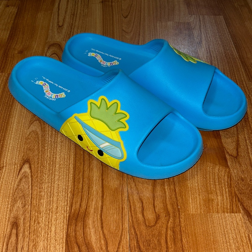 Women’s Squishmallows Maui the Pineapple Casual Molded Slide Sandal Size 11 / 12